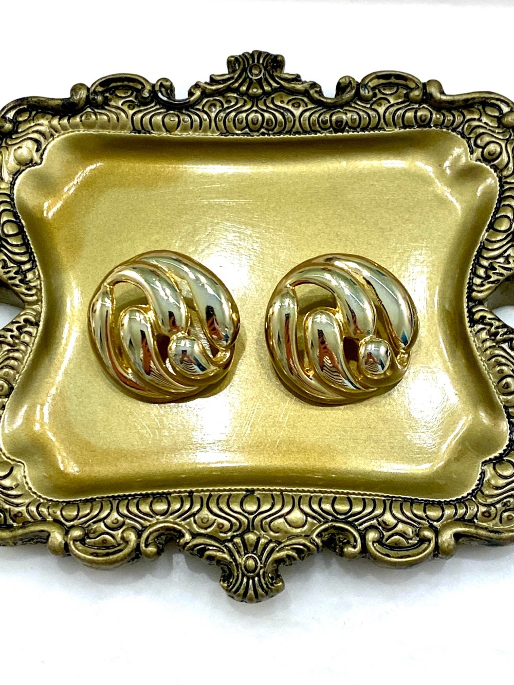 Vintage Gold Tone Chunky Swirl Ribbon Statement Button Stud Earrings 1980s